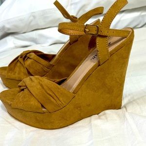 Suede Sandals 6” heal new never worn